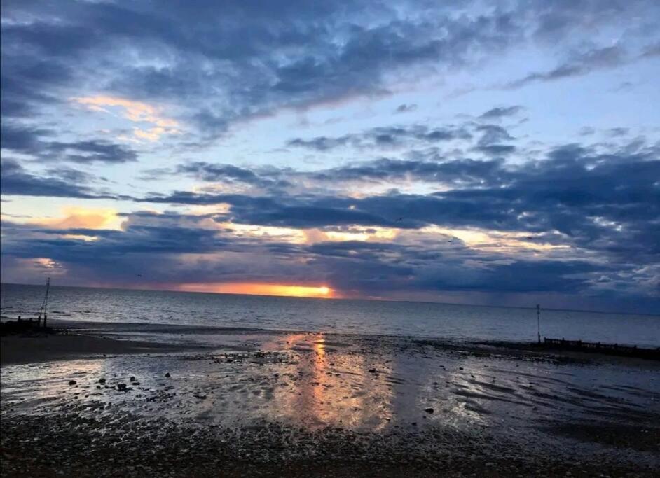 Modern Coastal 2 Bedroom To Relax And Unwind Heacham